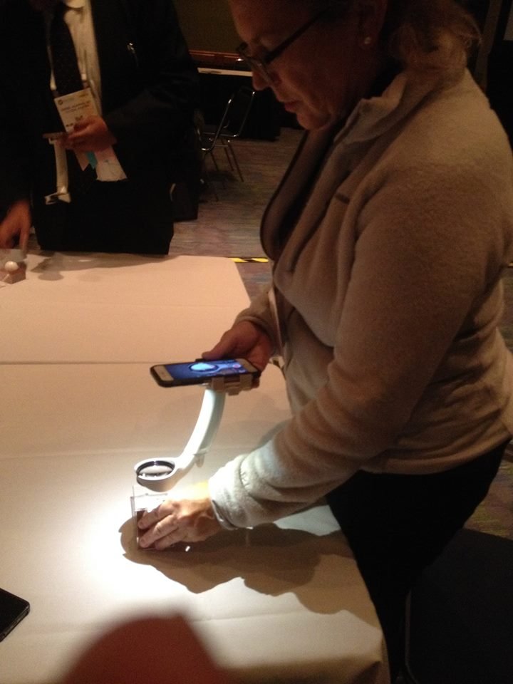 Hands-on experience with MII Ret Cam by workshop participants